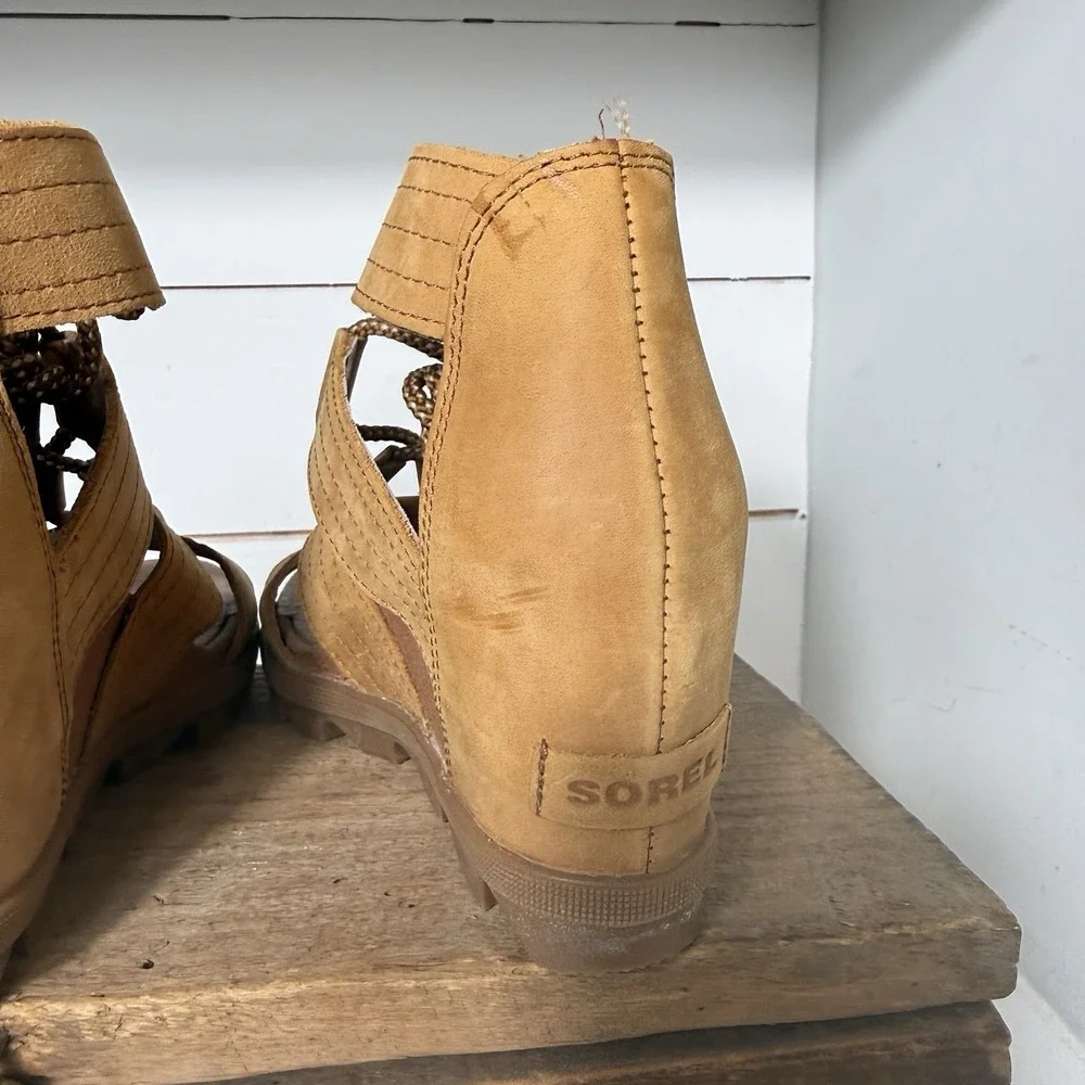 Sorel Joanie II Tan Brown Lace Wedge Sandals Sz 7 Gladiator Style Suede Leather